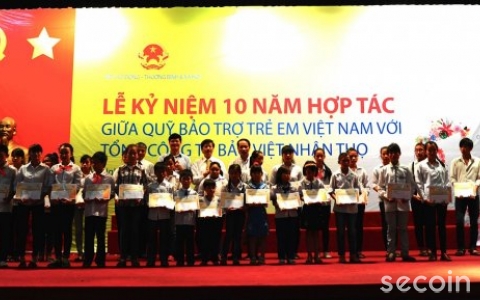 Secoin trao học bổng cho trẻ em khó khăn tại tỉnh Nghệ An